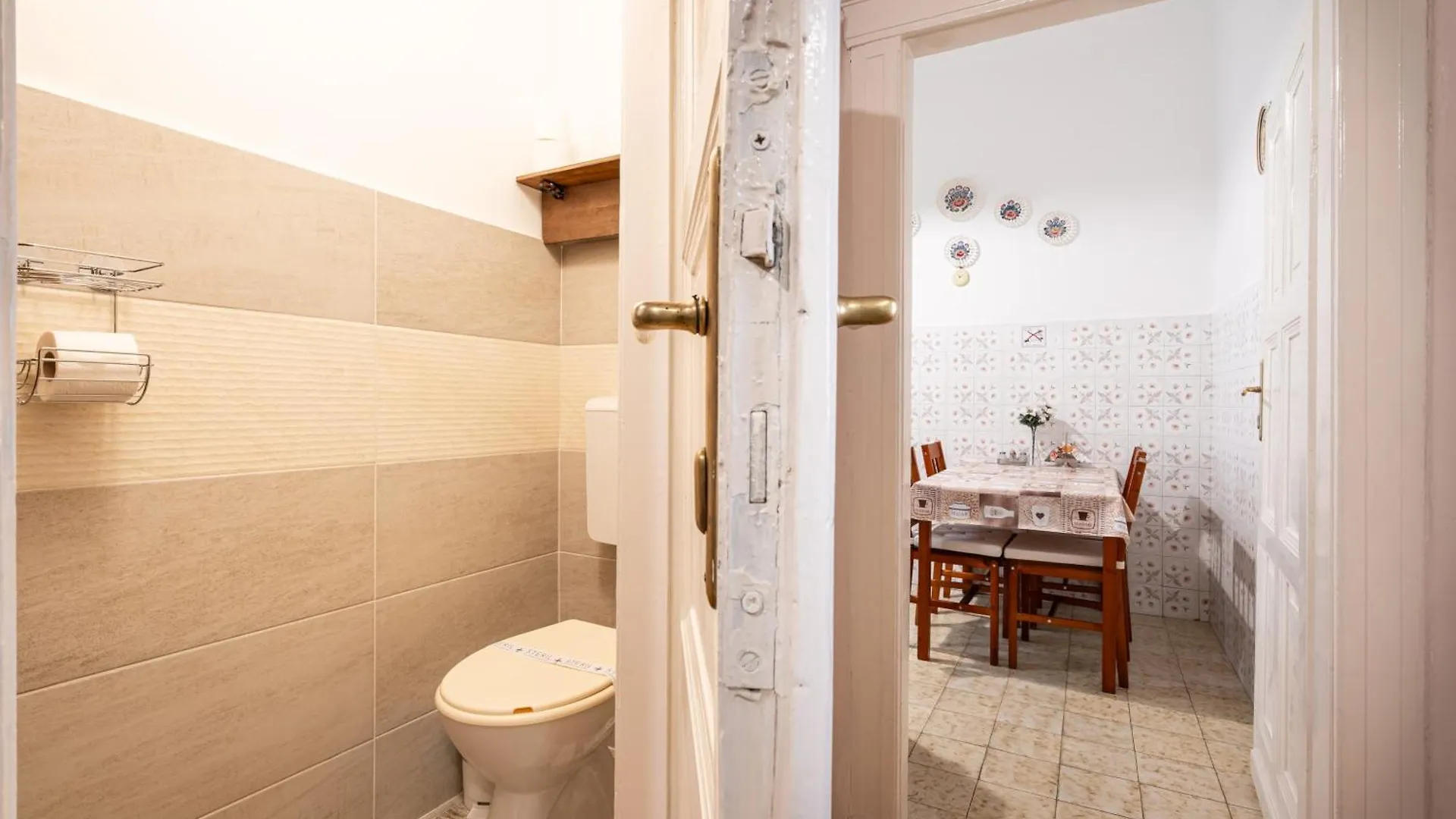 Apartment Bpr W21 Retro Home With Balcony Budapest Hungary