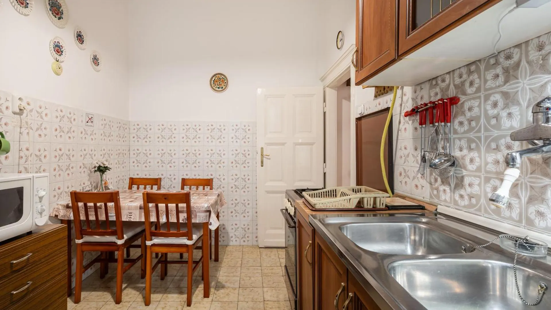 Bpr W21 Retro Home With Balcony Budapest Apartment