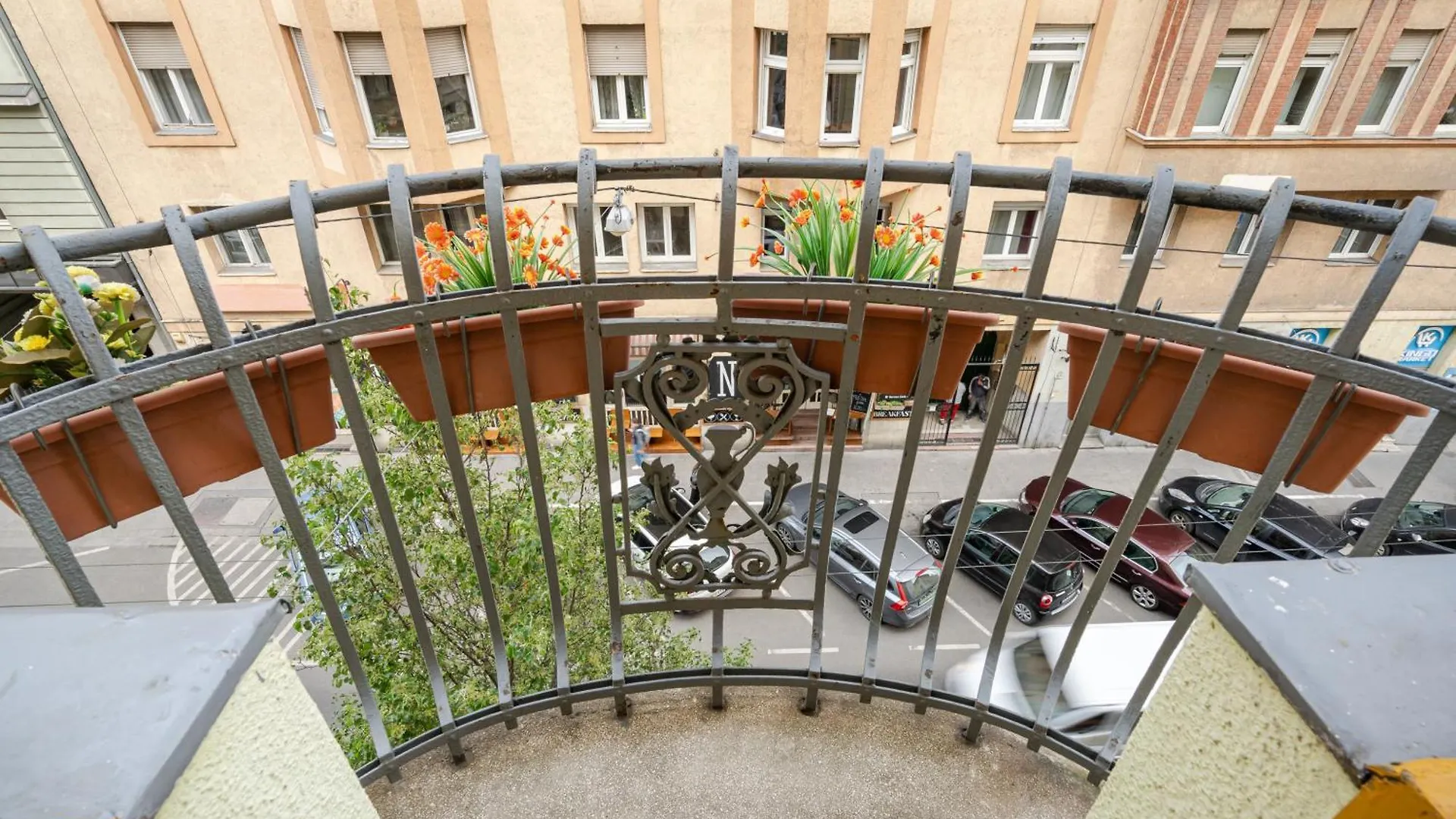 Apartment Bpr W21 Retro Home With Balcony Budapest