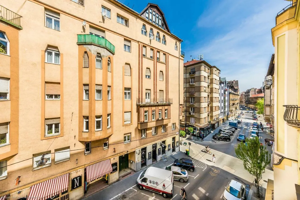 Bpr W21 Retro Home With Balcony Budapest 0*,